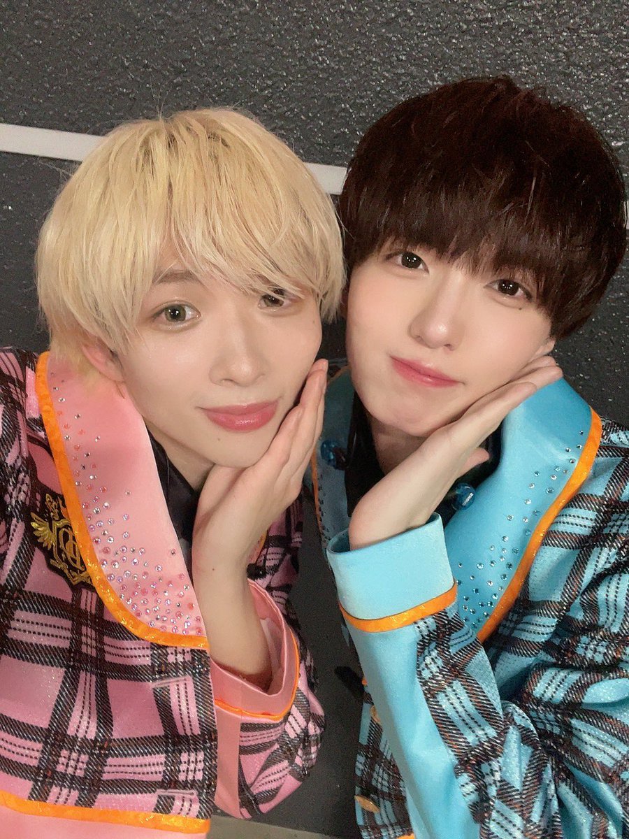 #DD横アリ 
💙青野さん
ニコニコショットです☺️☺️
リーダーとしても大尊敬してます！！✨

🤍りゅうさん
本番前りゅうさんとお話しして癒されてました👼🏻👼🏻

💚とらちゃん
一緒に演目できたの本当うれしかった！😭