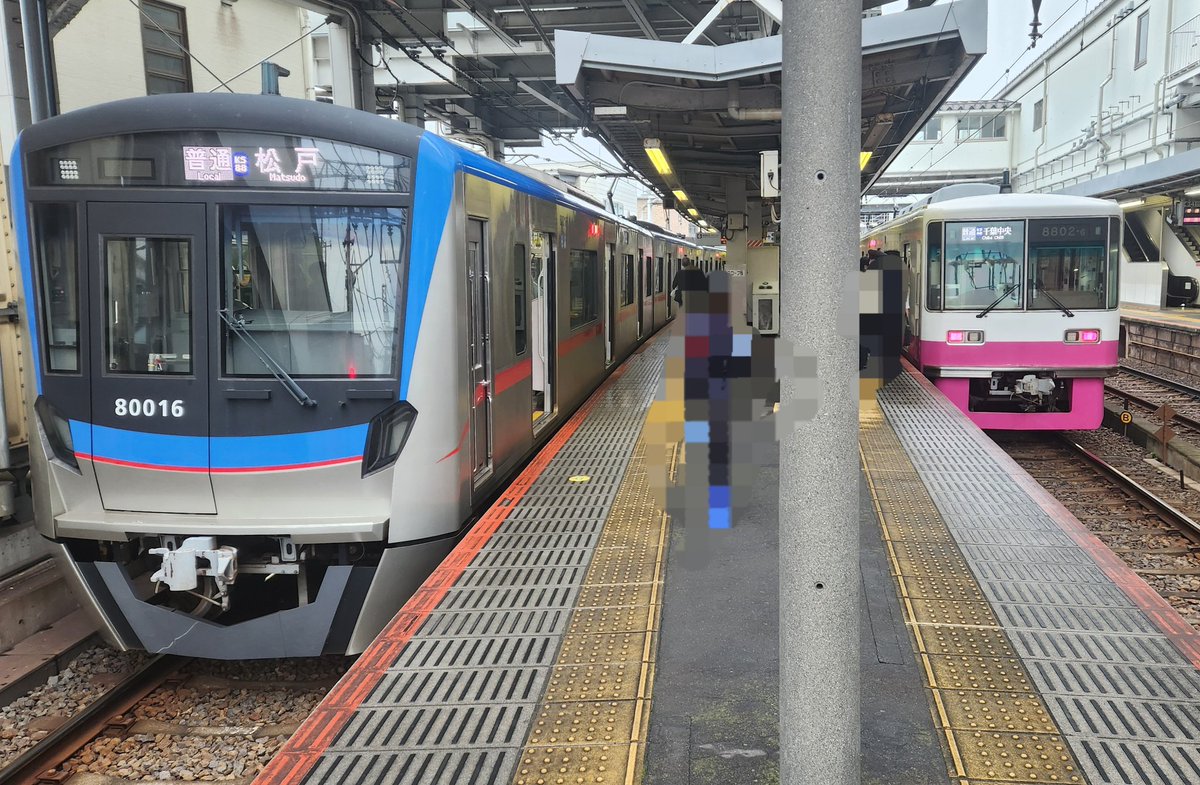 新京成　車側表示灯 新京成ホームの乗車位置表示の変化を見る - 平行普通列車