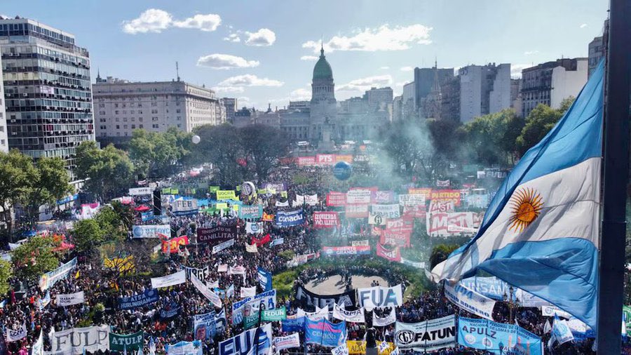 Argentina en elecciones! 🇦🇷🇦🇷🇦🇷
Gran jornada para las y los argentinos! Tengo la dicha de conocer trayectoria de dirigentes que hoy están en la carrera política electoral para frenar a Milei 💪
Le seguimos! 
#EleccionesArgentina2025