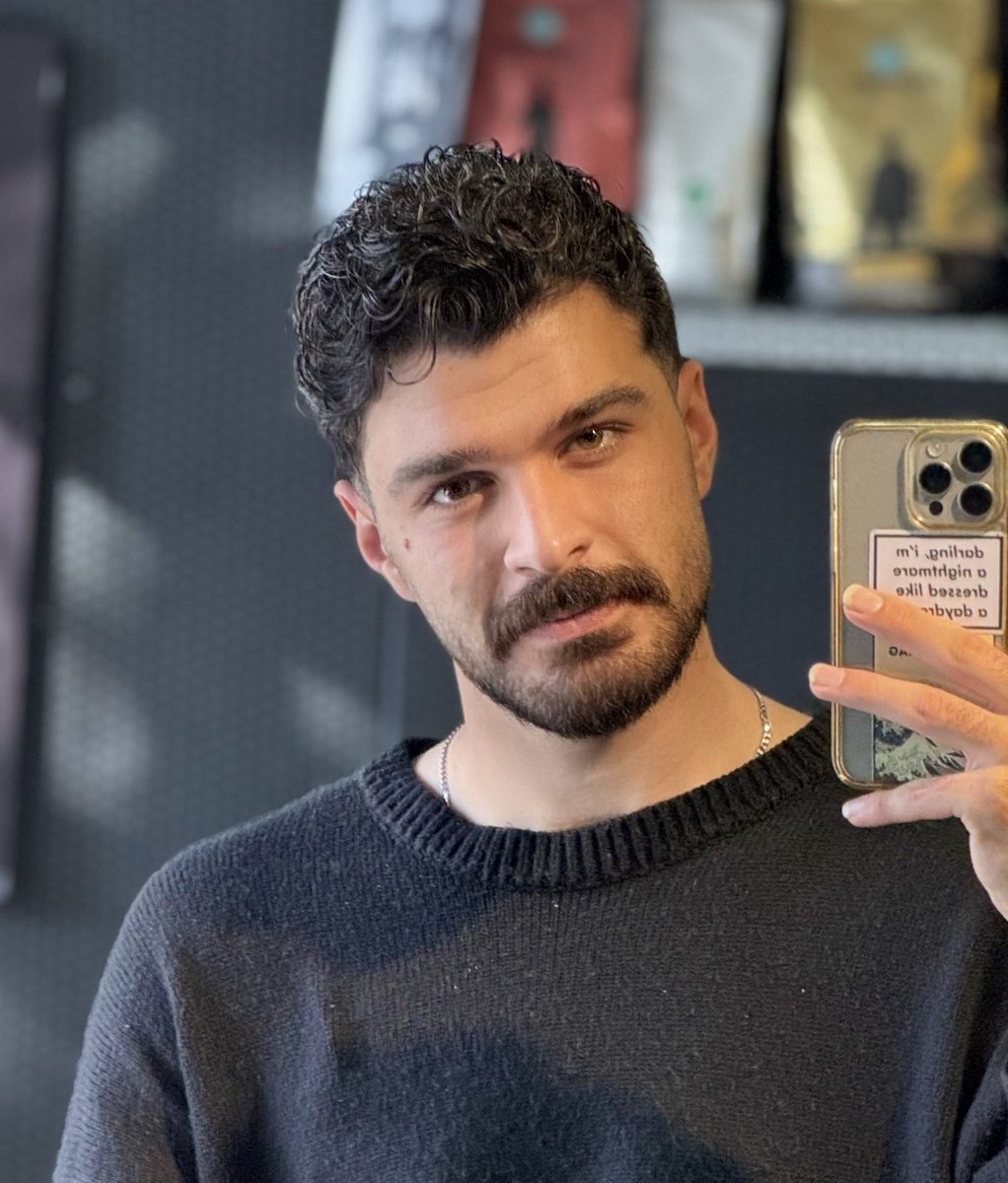 Arademoon tweet media