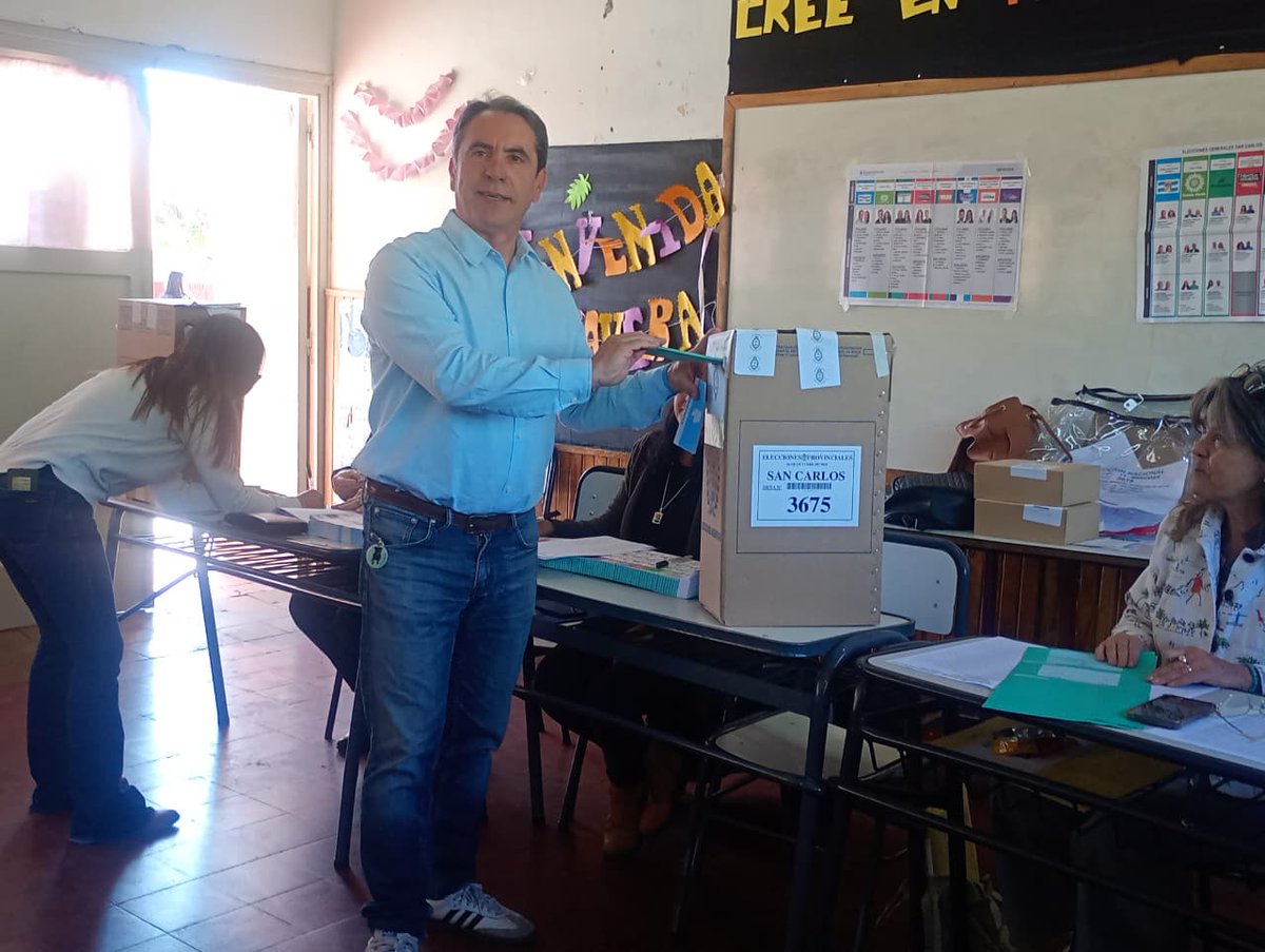 🗳️ #Elecciones2025 | Mendoza elige 🇦🇷

El candidato a diputado nacional por Provincias Unidas, <a href="/JorgeDifonso/">Jorge Andrés Difonso</a>, realizó su voto esta mañana en el Valle de Uco.

"Agradecer a todos los mendocinos por el apoyo que nos han brindado durante toda la campaña"

🔗 aconcaguaradio.com