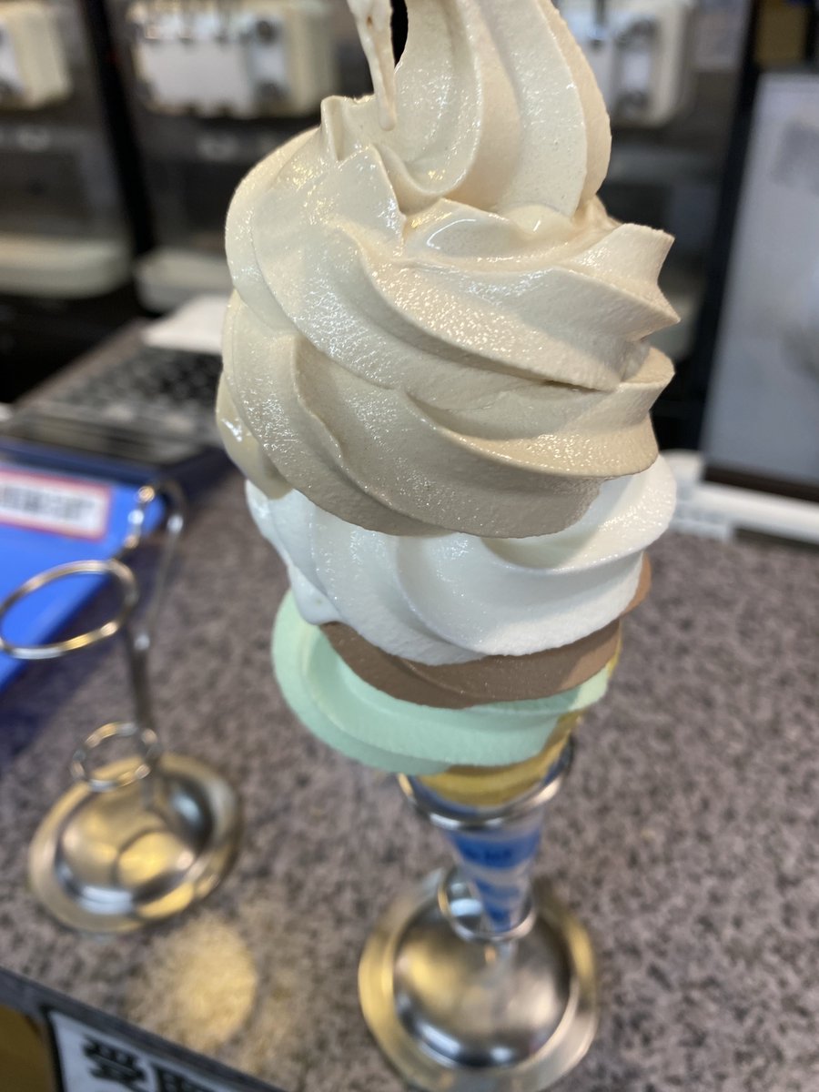 hiroki_death_no's tweet image. やってくれますね。あ！な！た！って♪
墓場の画廊で、コロコロさんから、
おしゃれTシャツプレゼントしていただきましたー！あざます！
ごめんなさい💦全然作品知らないんですけど、いいなぁと。#りこのトリコ  #トリコのりこ　#伊藤潤二  #富江　#ハイスクール奇面組