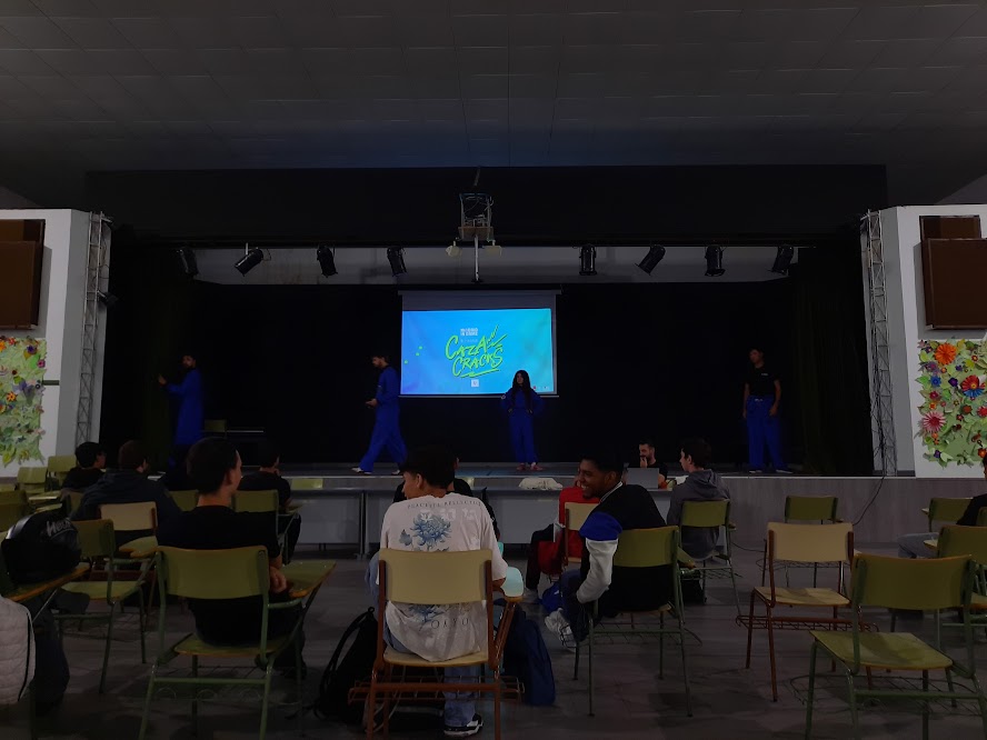 Recursos Palomeras-Vallecas: CAZACRACKS en el IES Palomeras-Vallecas palomeras-vallecas.blogspot.com/2025/10/cazacr…