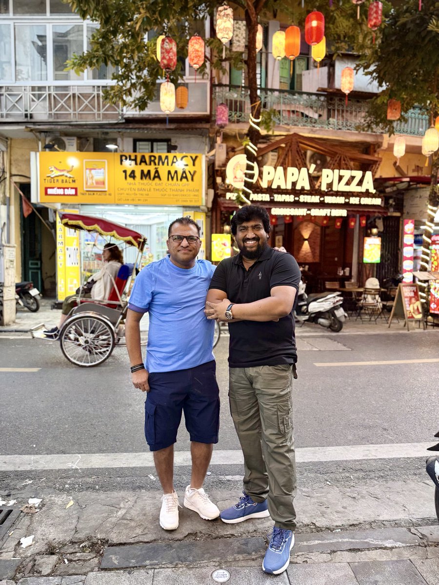 Sivadath27's tweet image. ముంబాయి ప్రాజెక్ట్ కు సంబంధించిన పని పూర్తయిన తర్వాత, మా టీమ్ అంతా కలిసి వియత్నాం నగర రాజధాని హనోయి కు చేరుకోవడం జరిగింది. #sivadath @PawanKalyan @mnadendla @NagaBabuOffl @JanaSenaParty