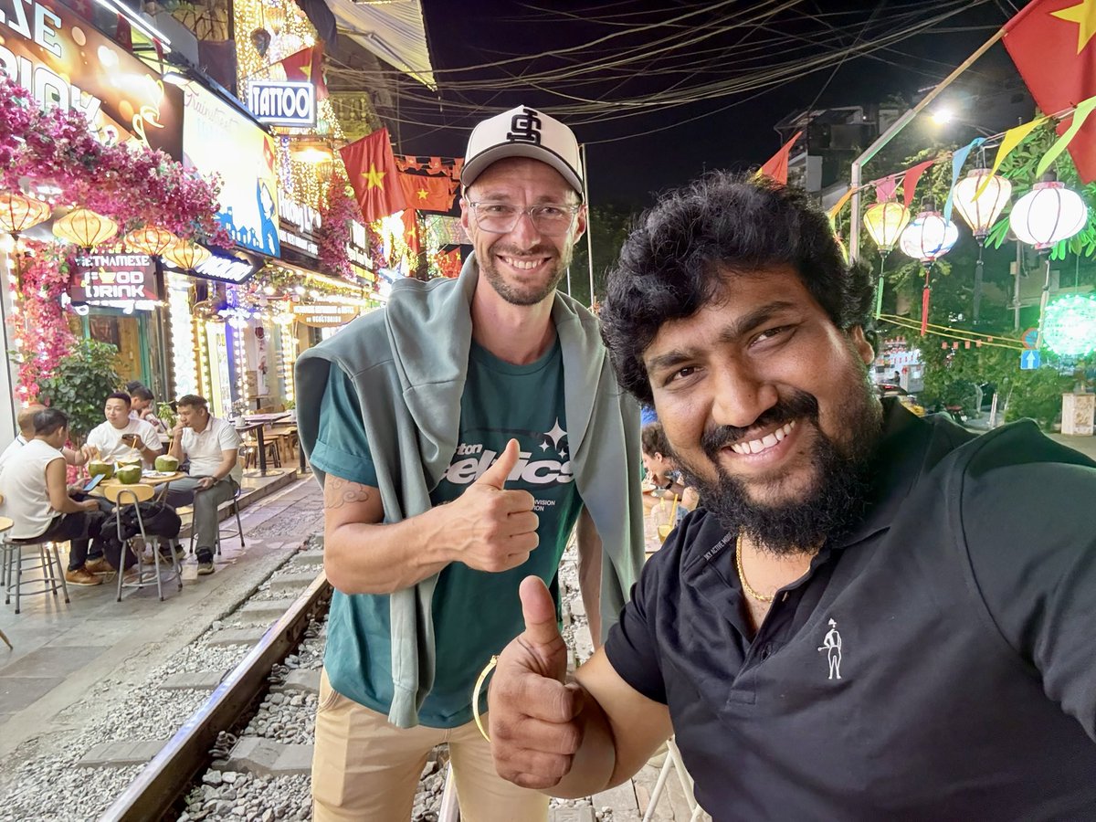 Sivadath27's tweet image. ముంబాయి ప్రాజెక్ట్ కు సంబంధించిన పని పూర్తయిన తర్వాత, మా టీమ్ అంతా కలిసి వియత్నాం నగర రాజధాని హనోయి కు చేరుకోవడం జరిగింది. #sivadath @PawanKalyan @mnadendla @NagaBabuOffl @JanaSenaParty