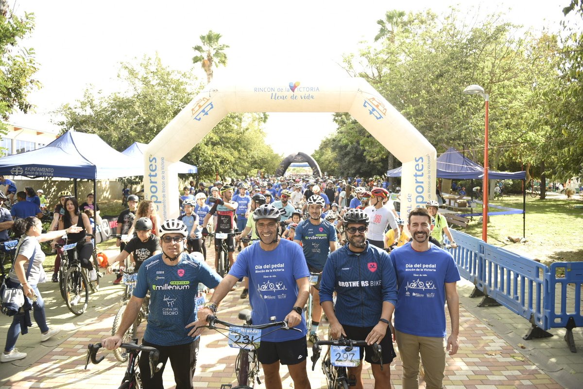 aytorincon's tweet photo. ▶️ Rincón de la Victoria ha celebrado hoy el #DíaDelPedal, una jornada deportiva y familiar que ha reunido a 664 participantes de todas las edades para recorrer en bicicleta las principales calles del municipio.

@deportesrinconv #RincónDeLaVictoria #Depotes #ciclismo #bicicleta https://t.co/3MMpp1LhLZ