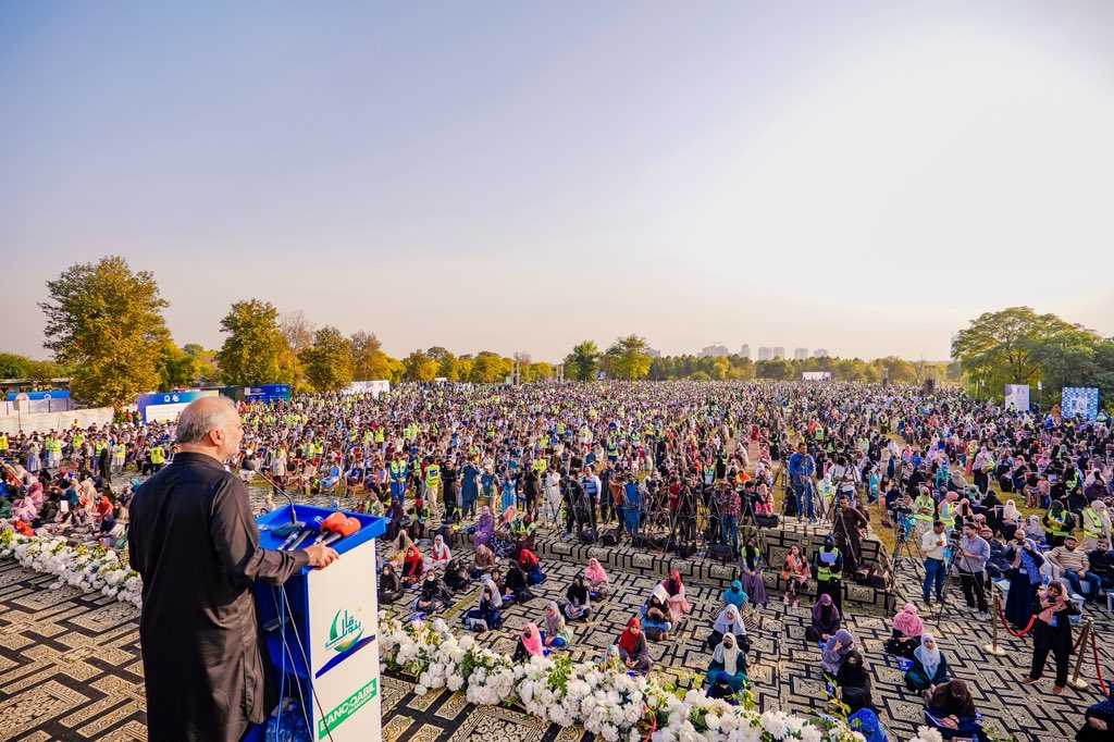 JIPOfficial's tweet image. Islamabad: Hafiz Naeem ur Rehman Inspired the Capital of Pakistan! 🇵🇰
Patron-in-Chief of Bano Qabil, Hafiz Naeem ur Rehman, declared Free IT Education as the right of Pakistan’s youth while addressing thousands of enthusiastic IT aspirants who appeared in the Bano Qabil Entry…