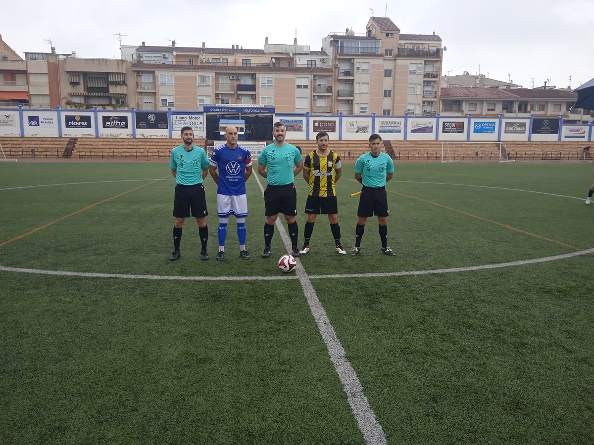 Se acabó con derrota por 2-1.
Gran partido de los nuestros ante el líder de la liga,que por población y presupuesto son un equipo de superior categoría,aunque pidieron la hora al final del partido.
Gran trabajo chicos!!
A seguir así y los resultados llegarán.
AÚPA MANCHEGO!
💛🖤