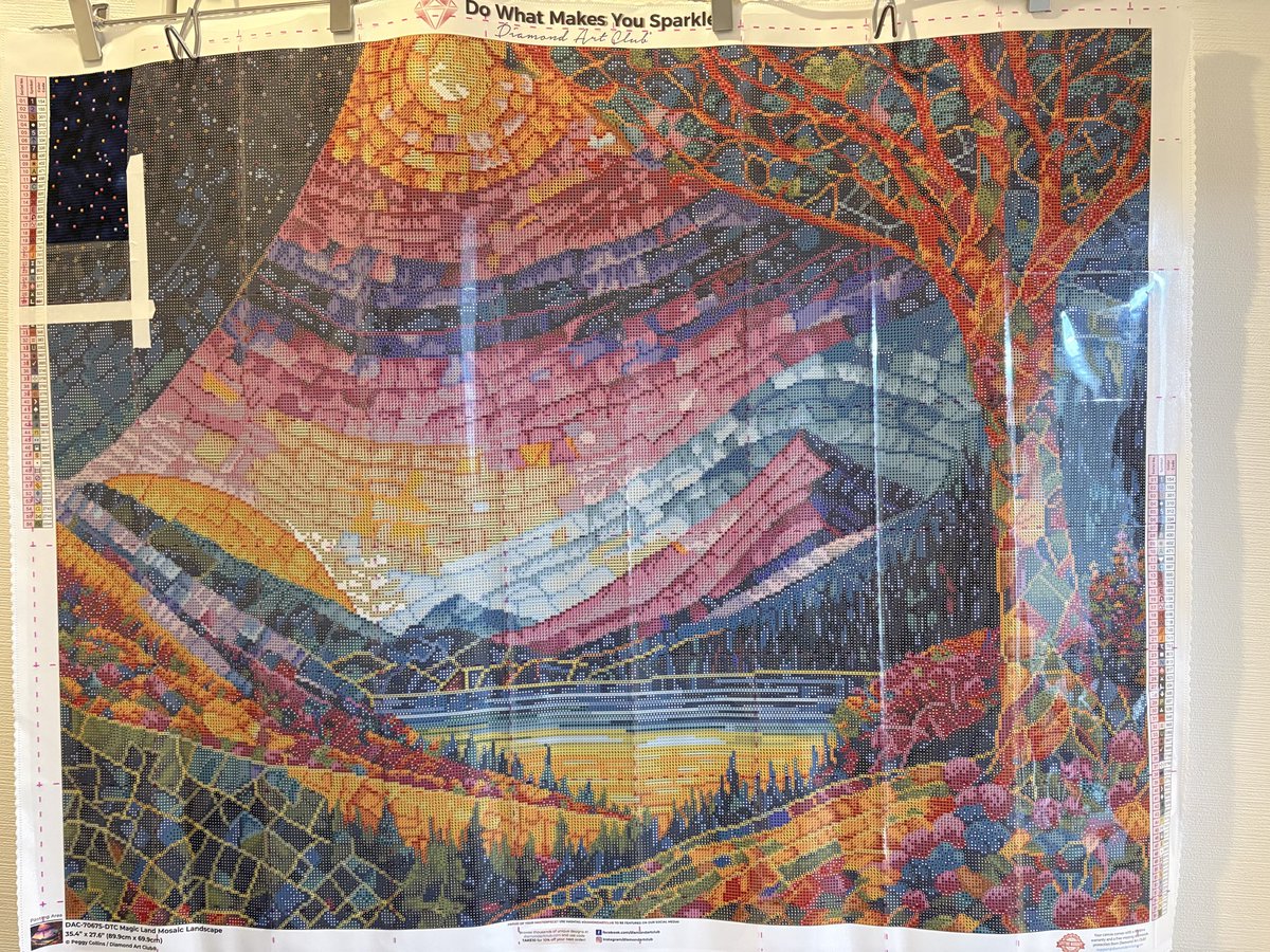 o_no_k2022's tweet image. 62作品目
1日目
約90✖️70という大作に挑みます🎵
#ダイヤモンドアート進捗 
#ダイヤモンドアート