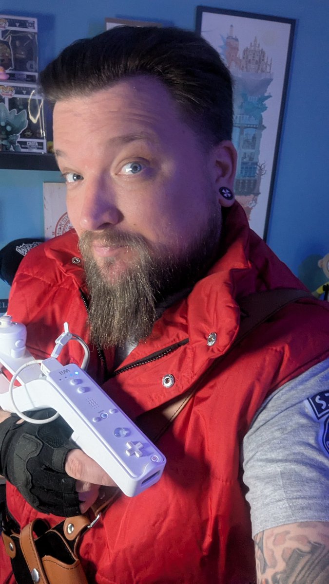 Big Bazza comin' atchya (did my 90's slang work?)

Cosplay stream playing Umbrella Chronicles is live NOW!

Come hang!

twitch.tv/iamsyrowl