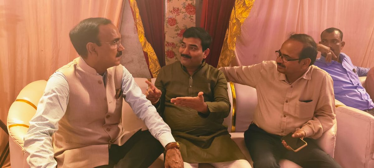 मेरे प्रिये छोटे भाई मेरे लिए सदैव एक फोन पर खडे़ रहने वाले यश प्रिंटिंग प्रेस नाका के मालिक कामरान जी के बहन की शादी में पहुँच कर शुभकामनाएँ प्रेषित किया।।