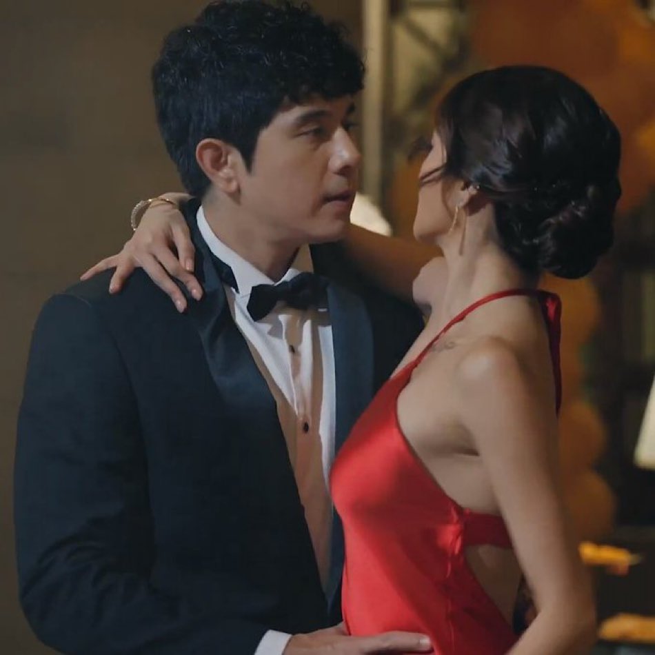 Intense! 

#KimPau #KimChiu #PauloAvelino 
#TheAlibi