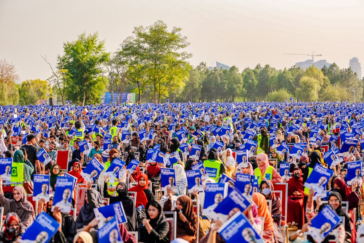 JamshaidMsandhu's tweet image. Tens of thousands of aspiring IT youth appeared in aptitude test of Alkhidmat Bano Qabil, held at F-9 Park, Islamabad 🇵🇰 
 #BanoqabilIslamabad