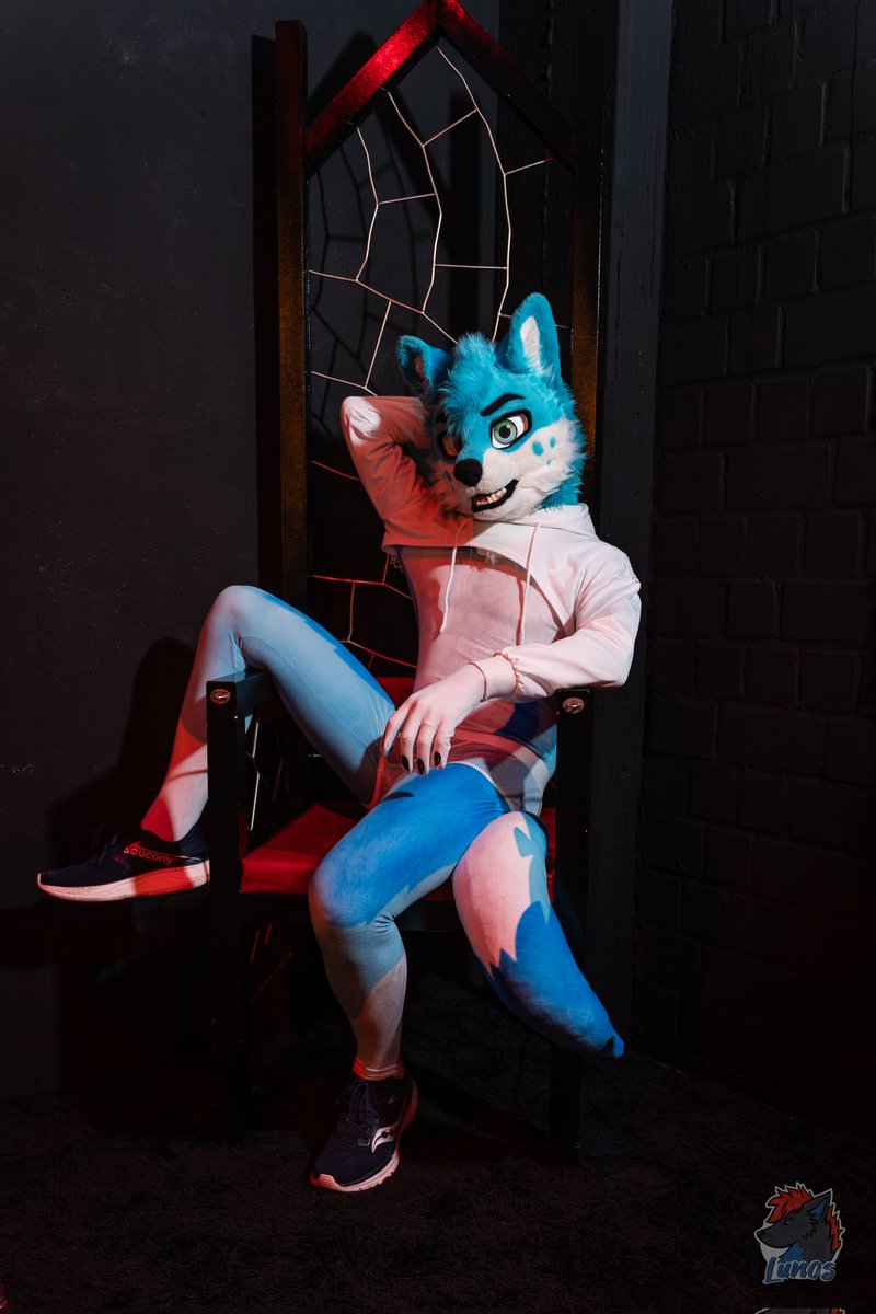 silo_fox's tweet image. Looks like you found the entrance to my lair~
📷 @LunosWolf