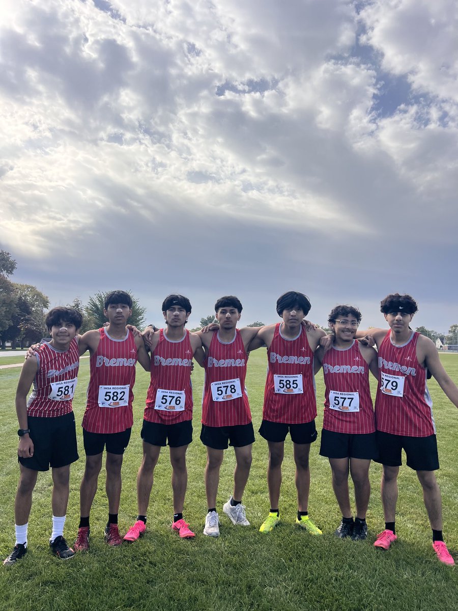 Regionals!! Girls qualified to Sectionals, Boys are pretty sure we qualified. We are still waiting for the results to get finalized after the system shut down after the 15th runner finished. But on the 5th unofficial version, we qualified.