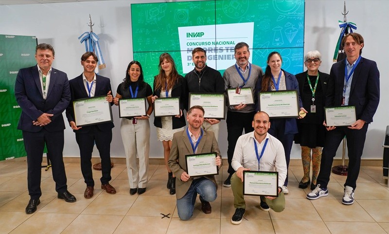 ConfluenciaPort's tweet photo. 🔬 INVAP premió tesis de ingeniería con impacto en medicina y tecnología
📚 162 trabajos, 47 instituciones, 16 provincias
🧠 Bioingeniería, materiales compuestos y dispositivos médicos
🔗 https://t.co/BlZzg0axto

#INVAP #ingeniería #innovación #soberaníaTecnológica #cienciaaplicada