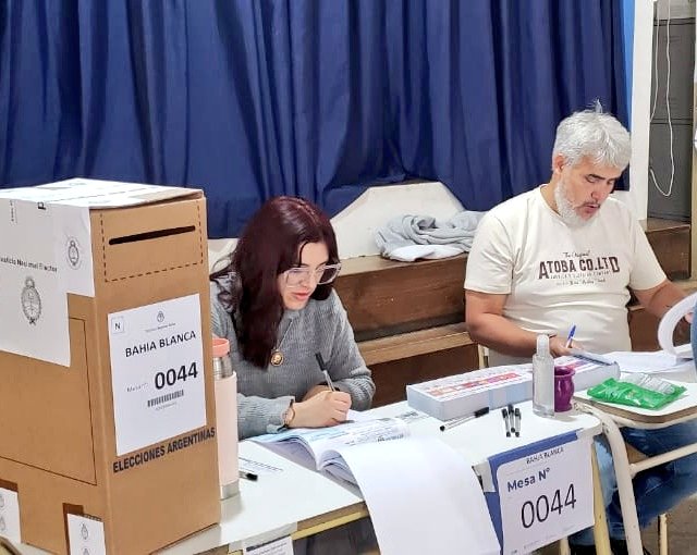 Todo el esfuerzo para que la ciudad tenga voz en el #Congreso🇦🇷.

<a href="/lulycalderaro/">Luis Calderaro</a> 
<a href="/lafuerzadebahia/">Fuerza Bahía</a>