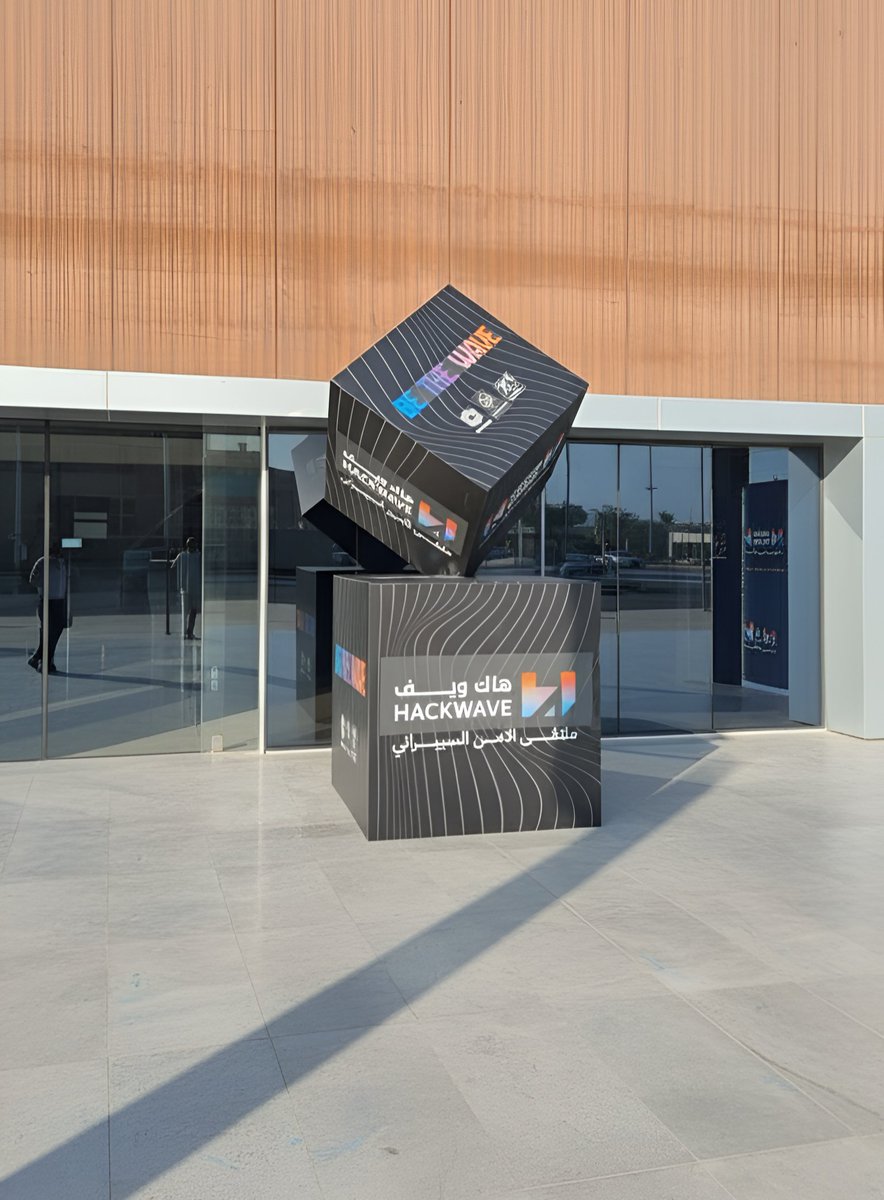 Shode_b2002's tweet image. 🤩 سعيدة جداً وفخورة لكوني مصممة جرافيك في حدث هاك ويف #HACKWAVE25 ! مع #PreHack و #CYCLUB_UJ
كانت تجربة استثنائية مليئة بالحماس للعمل على تصاميم إبداعية لحدث تقني ضخم 😎💜
هاك ويف تجربة لن تُنسى ✨
#جامعة_جدة
