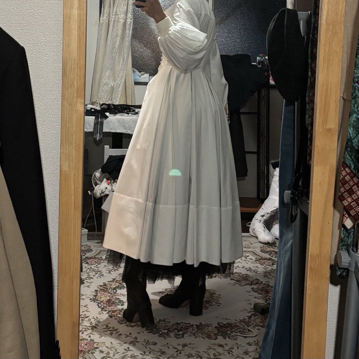 __kho_u's tweet image. マックイーンのシャツドレス可愛すぎるけど着る機会無いのと着ていくまでが恥ずかしい
下にパンツ合わせる方が痛くない気がするけどどうかな