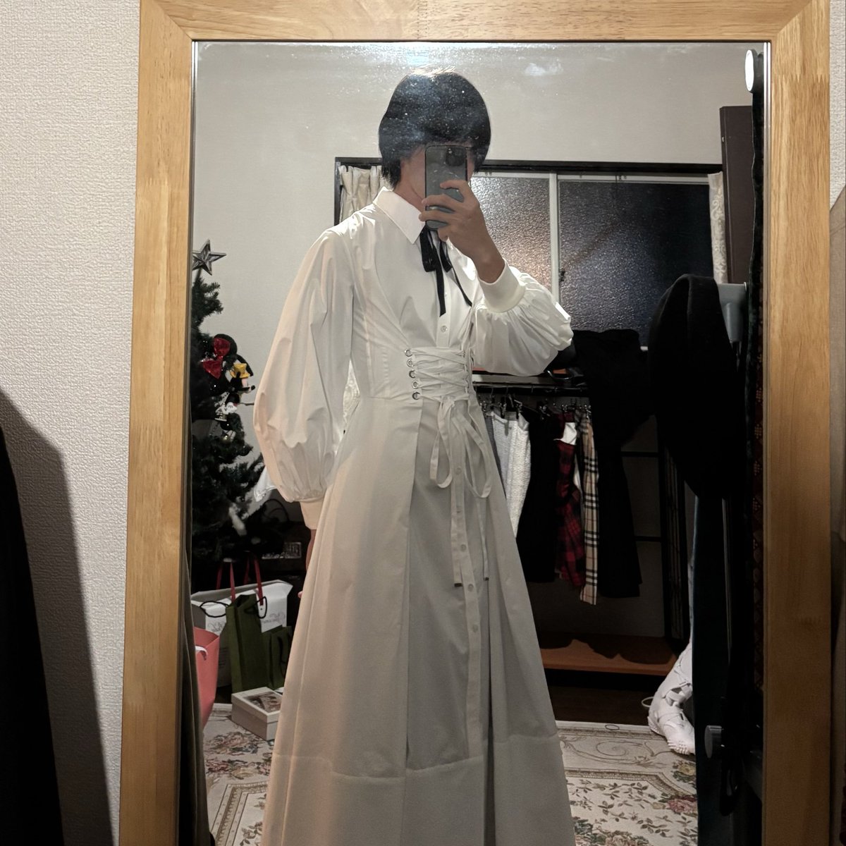 __kho_u's tweet image. マックイーンのシャツドレス可愛すぎるけど着る機会無いのと着ていくまでが恥ずかしい
下にパンツ合わせる方が痛くない気がするけどどうかな