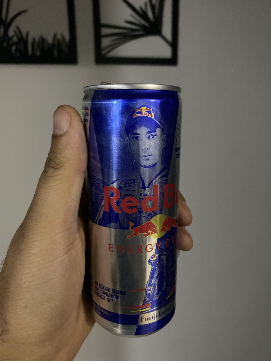 Bu hanede açılan her redbull senin şerefine @topfragrls <a href="/RedBullTR/">Red Bull Türkiye</a>