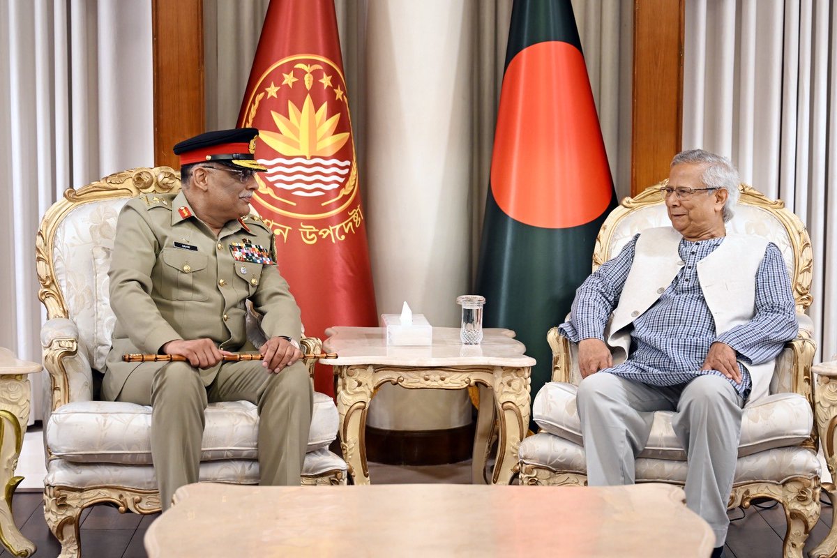 🚨🇵🇰 🇧🇩General Sahir Shamshad Mirza says "Karachi–Chittagong shipping route is now open with a Dhaka–Karachi air link coming soon." Cheif Advisor Dr. Muhammad Yunus says Both countries will fight together against fake news spread by the enemy.