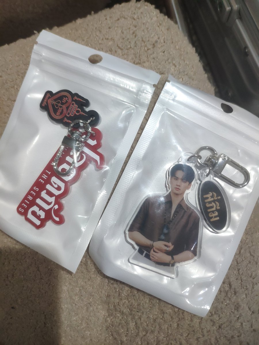 needom01's tweet photo. ปล่อยพวงกุญแจค่า 290 บาทต่อชิ้นนะคะ 
ค่าส่ง 35 บาท รับคู่ส่งฟรีค่า หรือนัดรับ bts สยาม/สนามกีฬา ได้ค่า
#KhemjiraOfficialMerchandise #ตลาดนัดเขมจิรา #ตลาดนัดดูมันดิ #ตลาดนัดdmd #ตลาดนัดดมด #ตลาดนัดเก่งน้ำปิง https://t.co/FXD6CeWltA