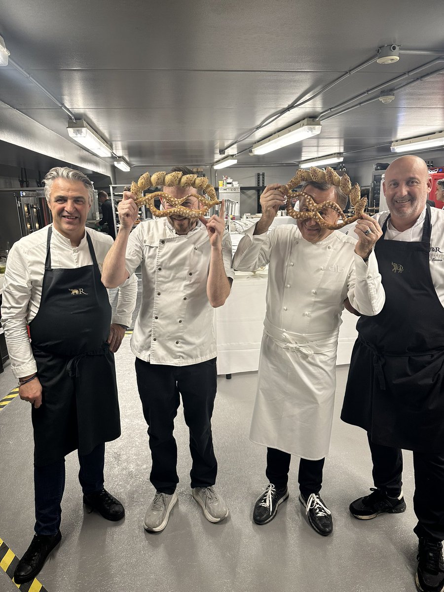 Bread for legends.

Jérôme (Le Gabriel, ⭐️⭐️⭐️), Éric Canino (La Voile ⭐️⭐️), and Daniel Boulud (⭐️⭐️⭐️⭐️ total).

An honour to bake the bread for the Grand Cru Wine Dinner last night