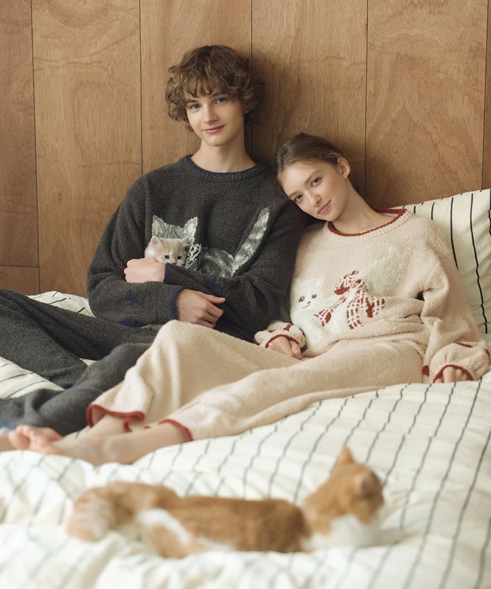 ピーチジョンさん今年も例の猫ちゃんパジャマ出してきた…しかも去年より甘めデザインになっててさらに可愛くなっているのですが…！？！？🐈🥣