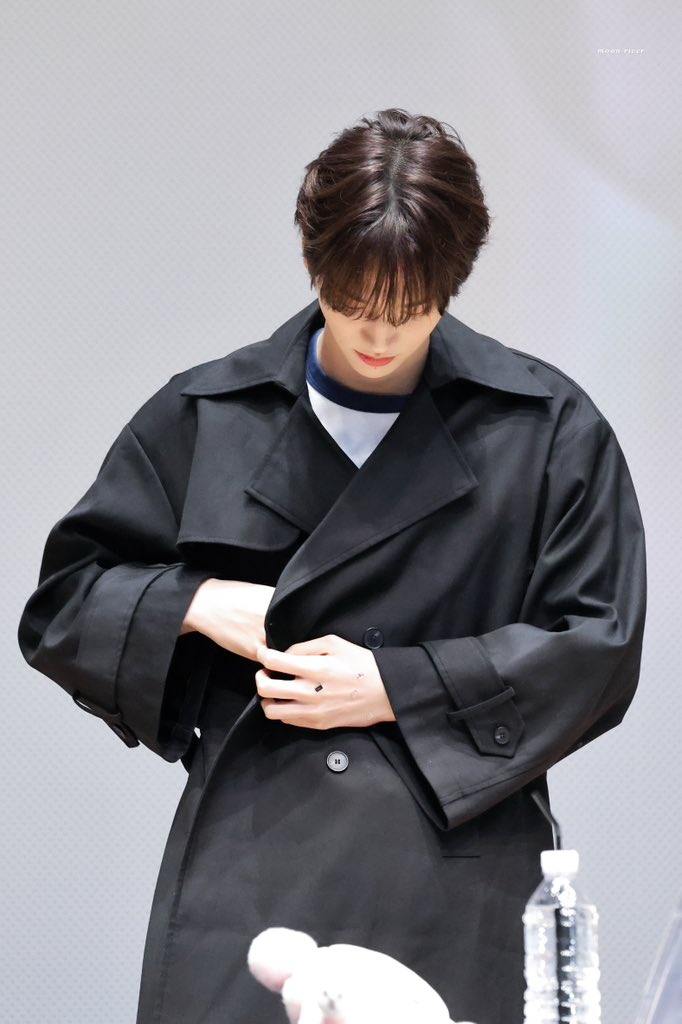 moonriver1107's tweet photo. 251026  사운드웨이브

⚫️

#TWS #SHINYU #투어스 #신유 https://t.co/LIMeyvZbYf