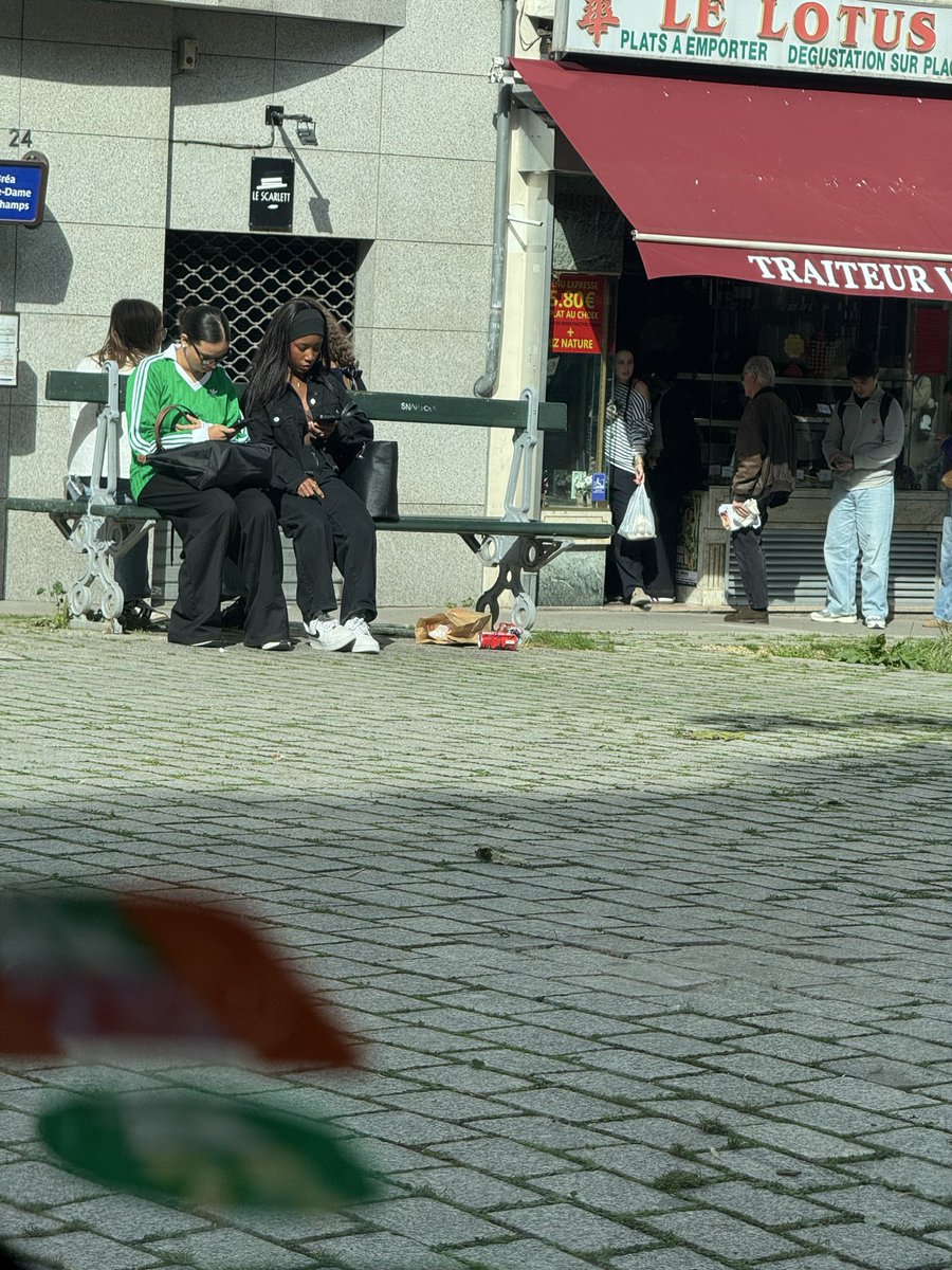 EscrivaV's tweet photo. @BastienGilles6 @aurelien_veron @mtwit75 @BVHparis C’est juste devenu dégueulasse de déchets partout, on ne reconnaît plus cet endroit emblématique ! Vous vérifiez ce que vous écrivez ?!!
#Vavin #saccageparis https://t.co/FMpNbjSRwo
