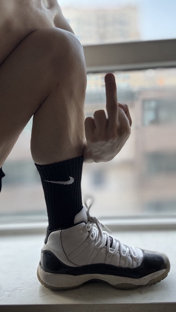 饺子骑着布莱恩 tweet media