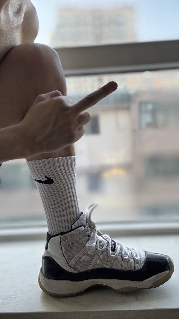 饺子骑着布莱恩 tweet media