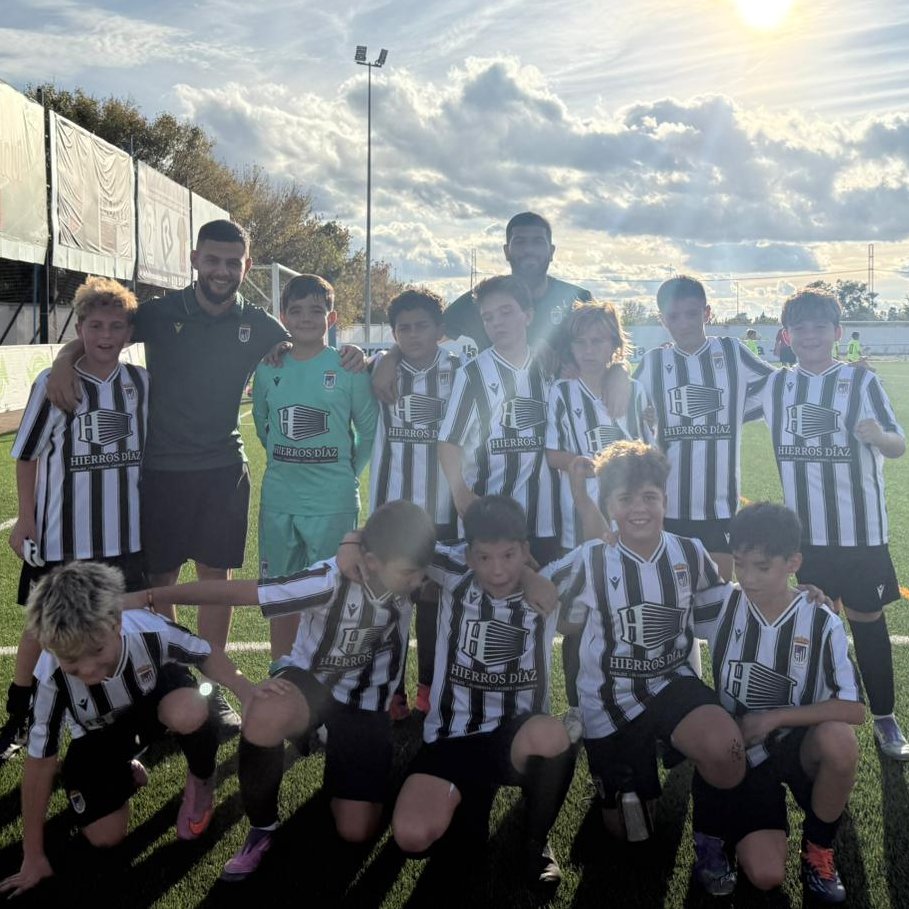✅ 𝐀𝐋𝐄𝐕𝐈́𝐍 𝐁 : ¡Nuestro Alevín B consiguió el pasado viernes su primera victoria (1-2) en su segundo partido de liga frente al Puerta Palmas! 😁 ¡A seguir trabajando blanquinegros, enhorabuena! 🤍🖤