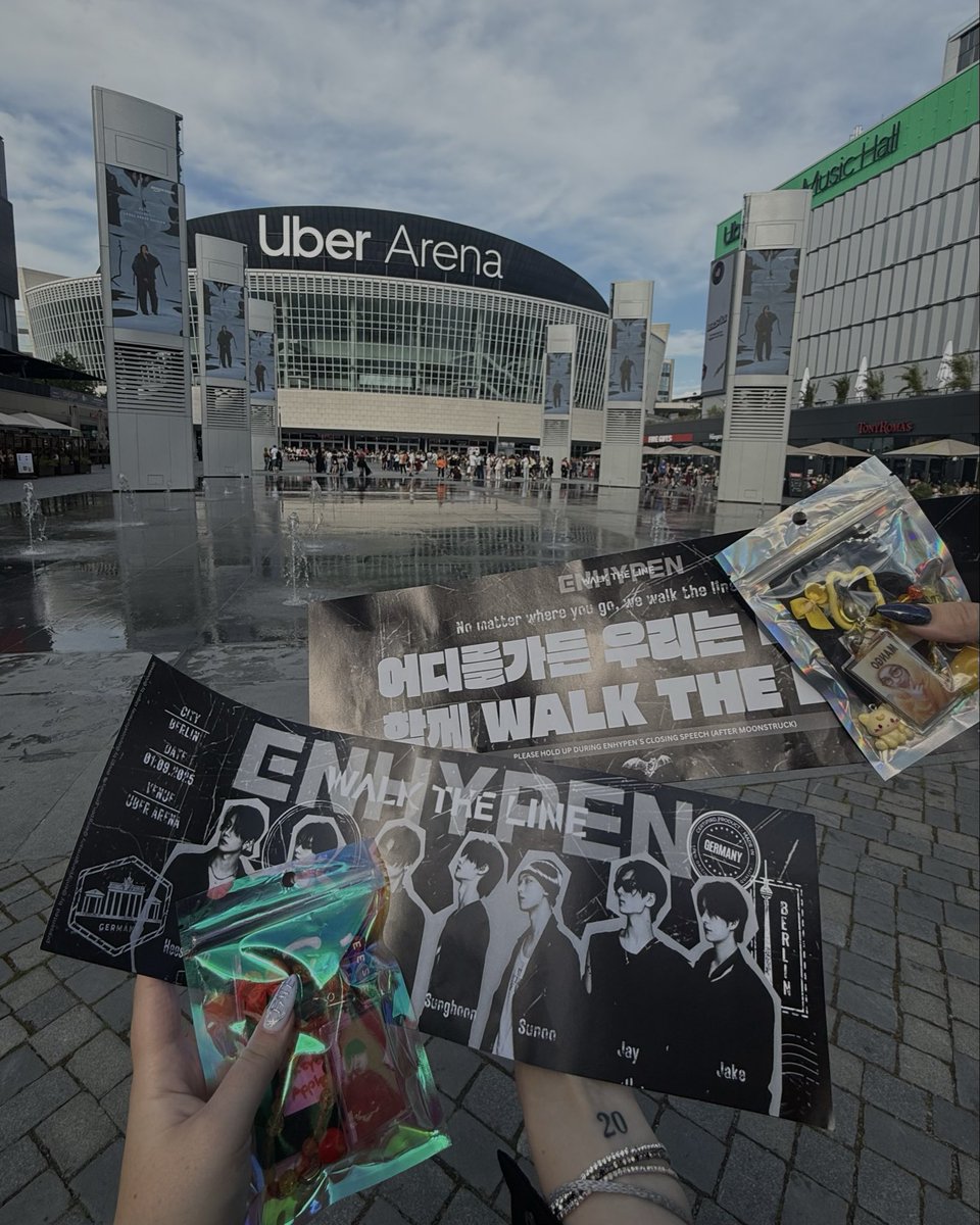 msvikkk's tweet image. thanks for core memories. love you to the moon and back 💘#ENHYPEN #WALKTHELINE_final