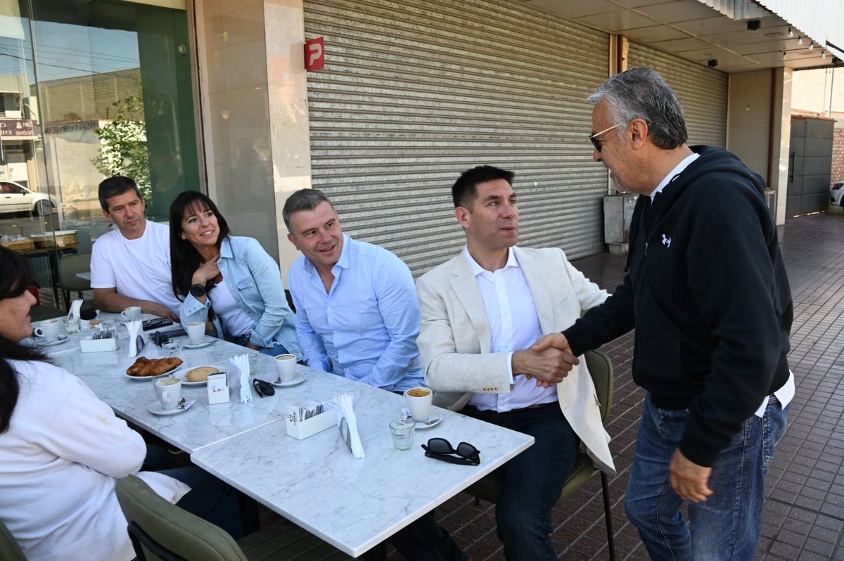 Como es tradición en cada domingo de elecciones, comenzamos la jornada compartiendo un café en equipo.

Invito a todos los mendocinos a participar ejerciendo nuestro derecho al voto, es la forma más clara de expresar y elegir a quienes nos representan. Cada voto cuenta, define