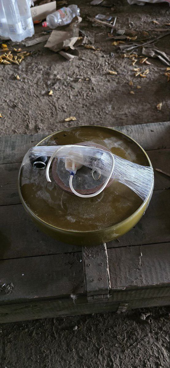 Drone_Wars_'s tweet image. #Russian sources claim successful #fieldtesting of a new #hexacopter developed by #Ovod in #Tula.
The 15-inch #drone  carry and release #ammunition up to TM62
Depending on the #payload, it reaches up to #30km range.