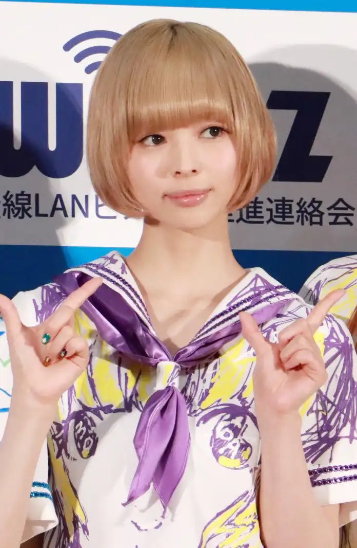 またあのちゃんのパクり論争が繰り広げられているけどパクり云々はともかくとして「僕っ子」、「ボブカット」、「異端児」、「サブカル」というあのちゃんのロールモデル的存在だった最上もがさんの「2010年代のアイドルシーン」における影響力をあのちゃんが頂点を極めた今だからこそ思い出して欲しい