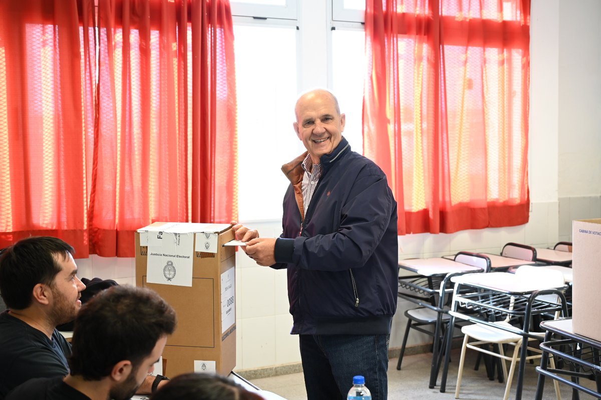 ¡Buen día pehuajenses! Esta mañana voté en la Escuela Secundaria N° 5 👍🏻🇦🇷