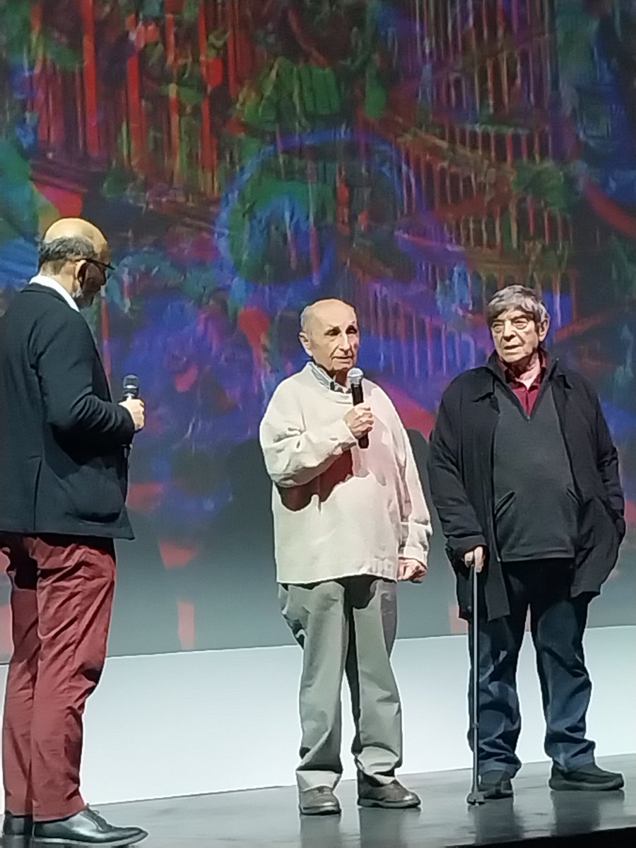 Grazie agli organizzatori di “AlicenellaCittà”,alla proiezione di "Pianeta Azzurro" Raniero Maggini, Presidente <a href="/WWF_Roma/">WWF Roma</a> ha consegnato al regista Franco Piavoli il premio dell’Excellence Award alla carriera wwfroma.it/aggiornamenti-…