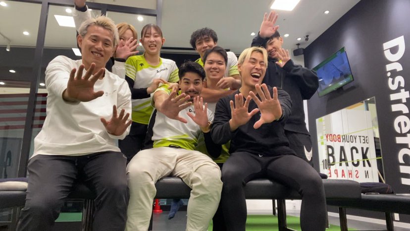 ManuChiyo1998's tweet photo. イオン福岡

やっと全員揃った✨
朝から気持ち良かった😊

みんないつもありがとう
#イオン福岡 
#人を大切にする
#いつもありがとう https://t.co/MV56J7ozvB