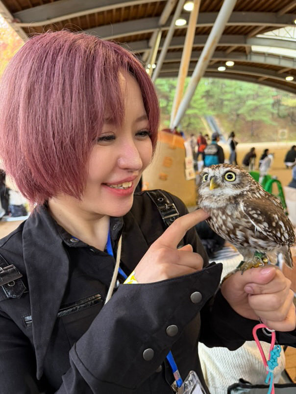 catowl2211's tweet image. 初猛禽祭とても楽しかったです。いつか会えたら、、と思ってた方々や、久々に会えた方や、仲良しさんにあえて陰キャ人見知りな私は久々に色んな方と話しました笑
お声がけ頂き、本当にありがとうございました🥺❤️次回参加する時は京都の大好きなお菓子詰め合わせ持って行きます‼️
ふくちゃんと🦉❤️