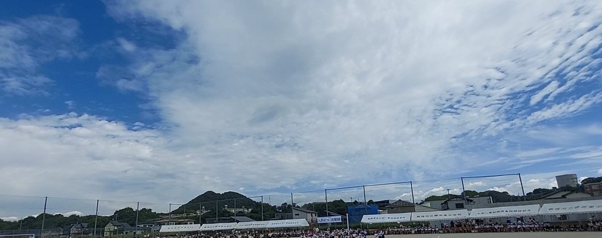 昨日から心配だった娘の小学校最後の運動会。☔予報からのまさかの
暑いくらいの快晴でした☀
昨年1年生の入場はシンデレラガールやったのに今年は違ったなぁと
プログラムみたら、なんと！
2年生の可愛いダンスはKPの
 #WhatWeGot_奇跡はきみと 
でした^^振り付けもサビはほぼあのまま。可愛かった🥰