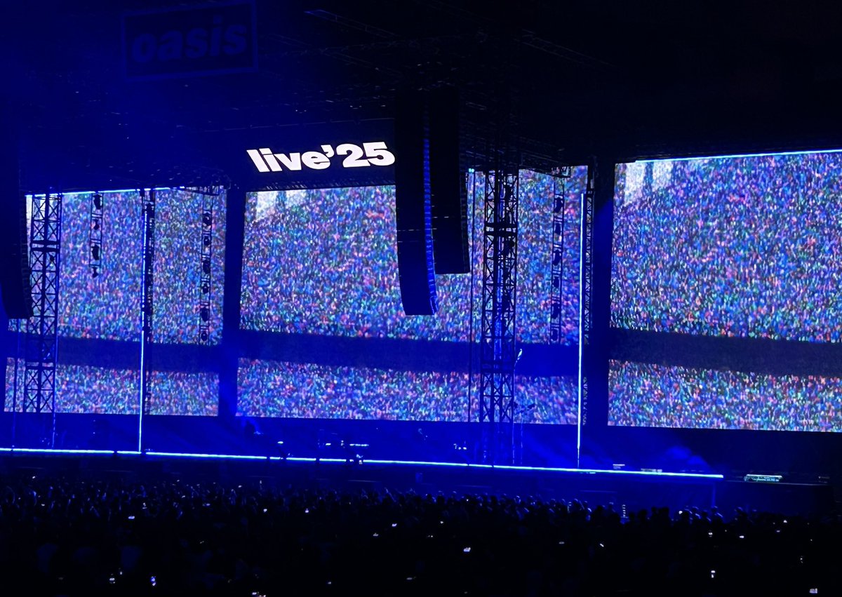 str0102's tweet photo. oasis！！！ #oasislive25 https://t.co/I5FK73qJDl