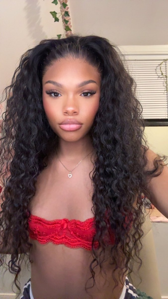 Exoticspicyness's tweet photo. I occasionally pop out, look good asf, &amp; then return to the shadows. 💋 https://t.co/LLmECst9Fa