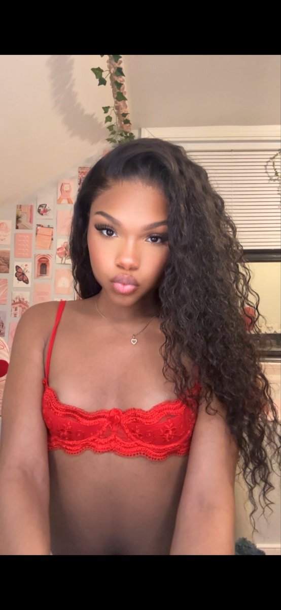 Exoticspicyness's tweet photo. I occasionally pop out, look good asf, &amp; then return to the shadows. 💋 https://t.co/LLmECst9Fa