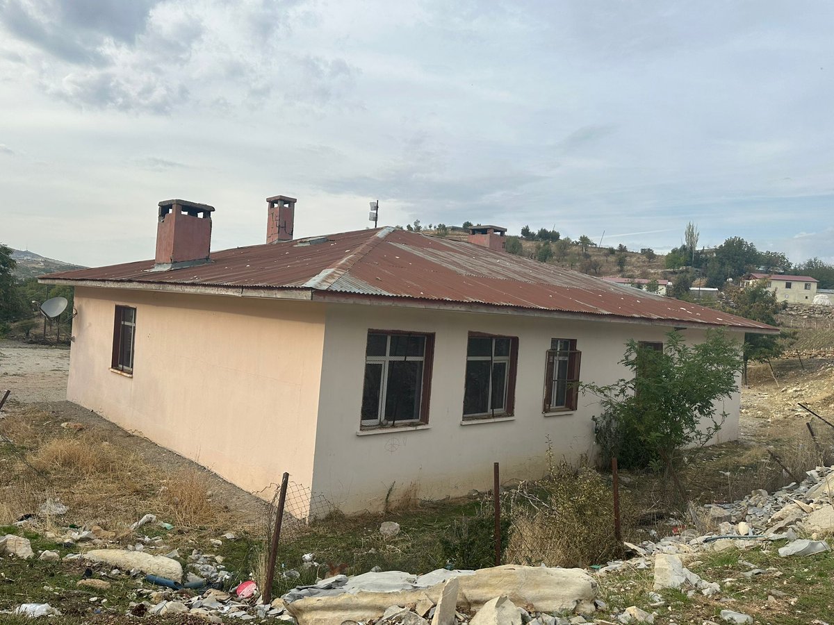 Galatasaray ve Özhan Canaydın ismine yakışan bir tadilat ve dekorasyon yapılmasını talep ediyoruz. Bu anlamlı destek için şimdiden teşekkür ediyor, merhum başkan Özhan Canaydın’ın ismini en güzel şekilde yaşatmak adına adım atacağınızı ümit ediyoruz.<a href="/GalatasaraySK/">Galatasaray SK</a> <a href="/ultrAslan/">ultrAslan</a>