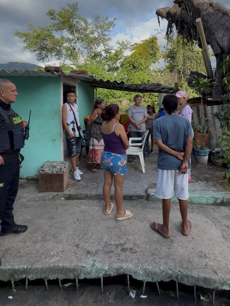 LAFMBucaramanga's tweet photo. "Escuchamos episodios de violencia que vivió Cindy Vanesa, quien fue asesinada por su compañero sentimental, realizamos atención jurídica a los familiares y se ofreció atención psicológica desde la Fundación Santandereana de la Mujer", indicó Cindy Katherine Castañeda. https://t.co/tES3dI8kvg