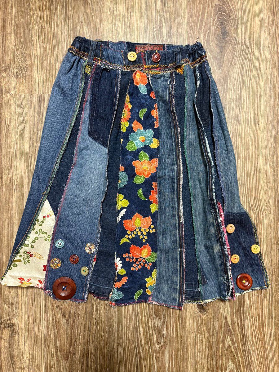 ReBoKaMaKo_TV's tweet photo. #反逆のパッチワーク  
#着物リメイク  
#アップサイクルファッション  
#patchworkstyle  
#denimart https://t.co/LEsAFESa47