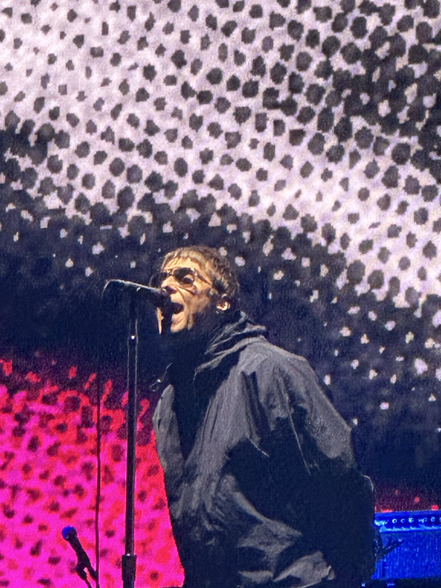 DENTISTK5's tweet photo. サンキューノエル
サンキューリアム
宝石のようなライブでした
#oasislive25 https://t.co/pqYGxNdUG6